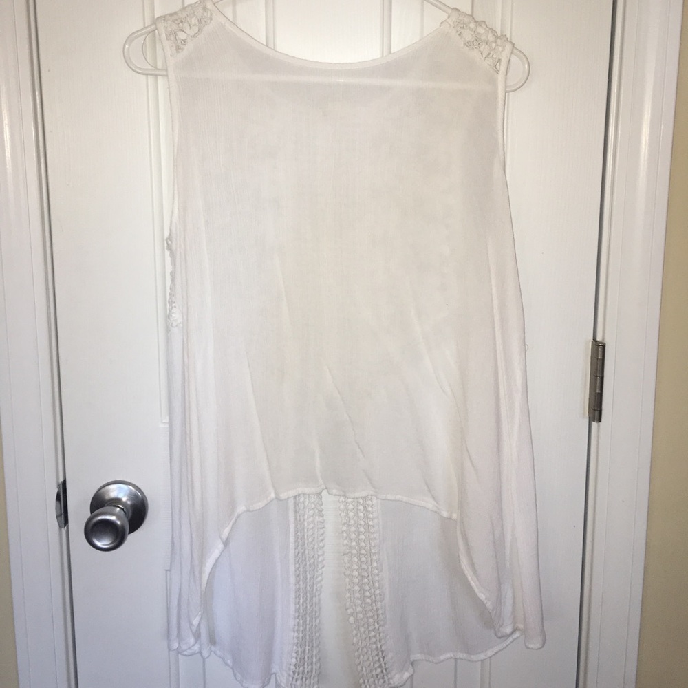 White sleeveless tank